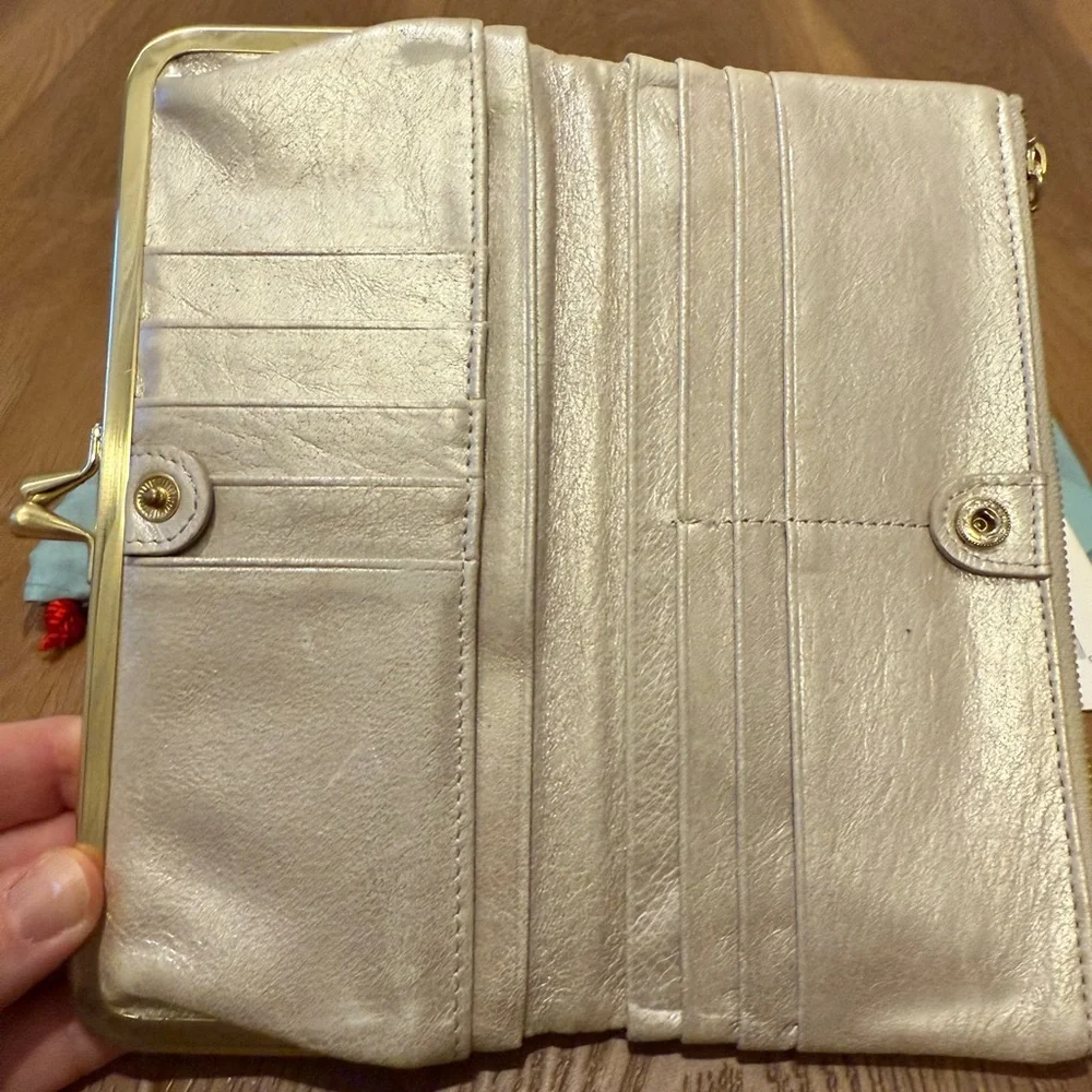 Hobo Cream Clutch Wallet - Picture 5 of 8